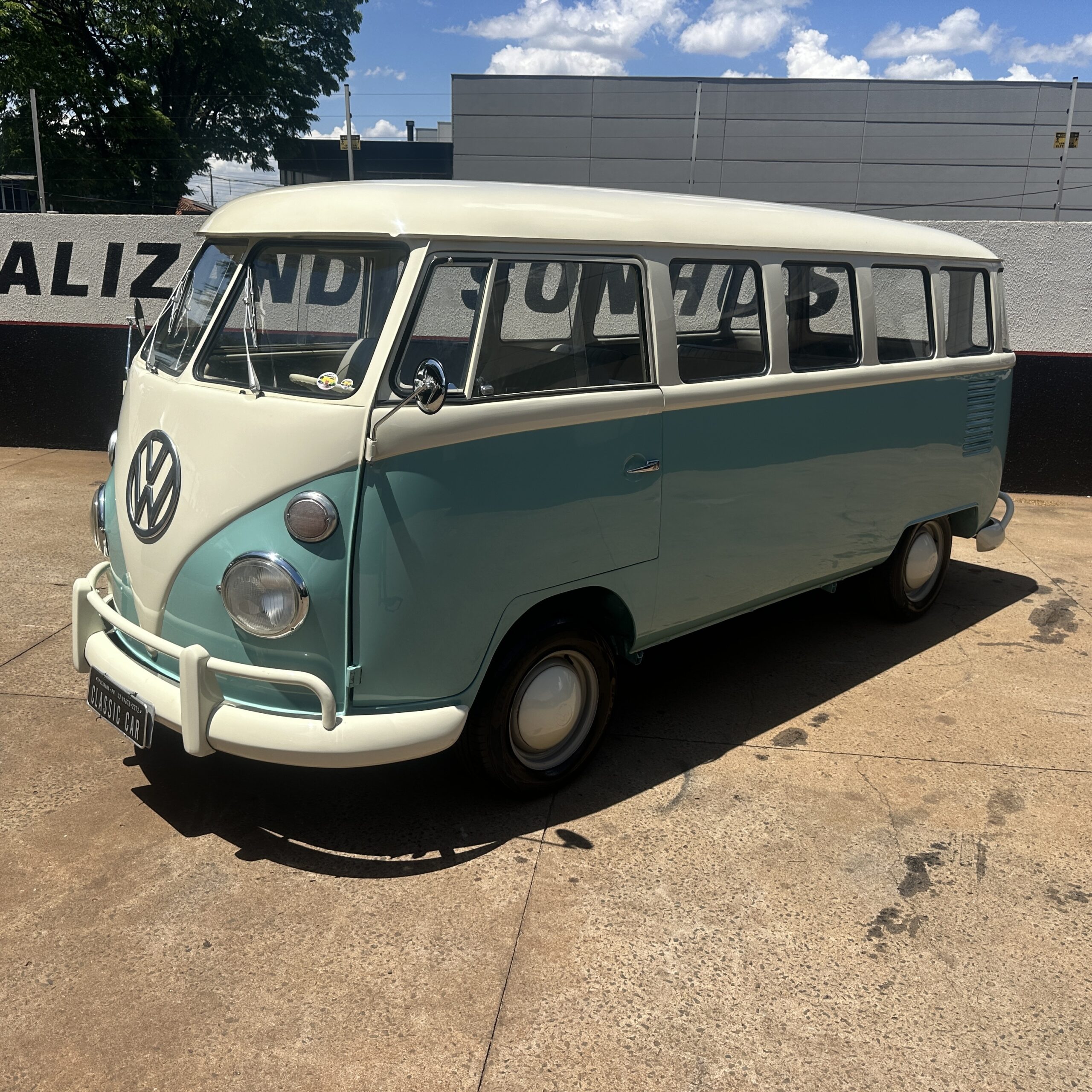 VW Kombi Corujinha 1975